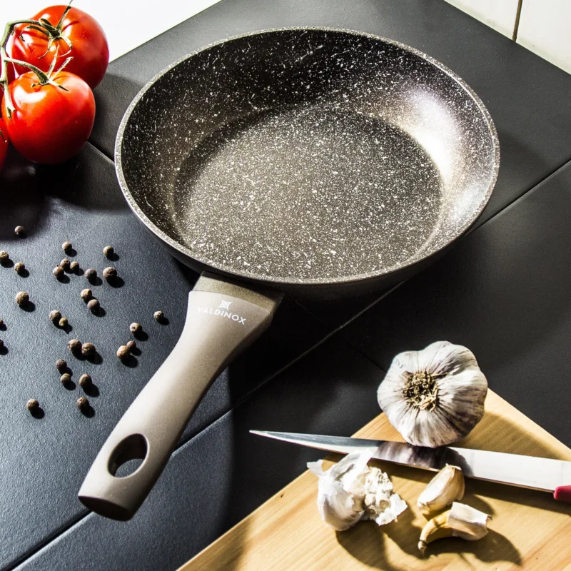 Wyjątkowa oferta Patelnia nieprzywierająca VALDINOX AURUM CIEMNOBRĄZOWA 24 cm
