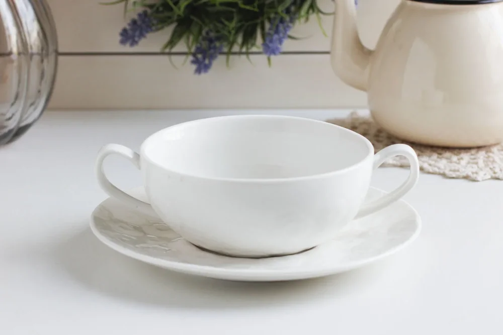 Bulionówka ceramiczna ze spodkiem KWIATY BIAŁA 350 ml Zniżka