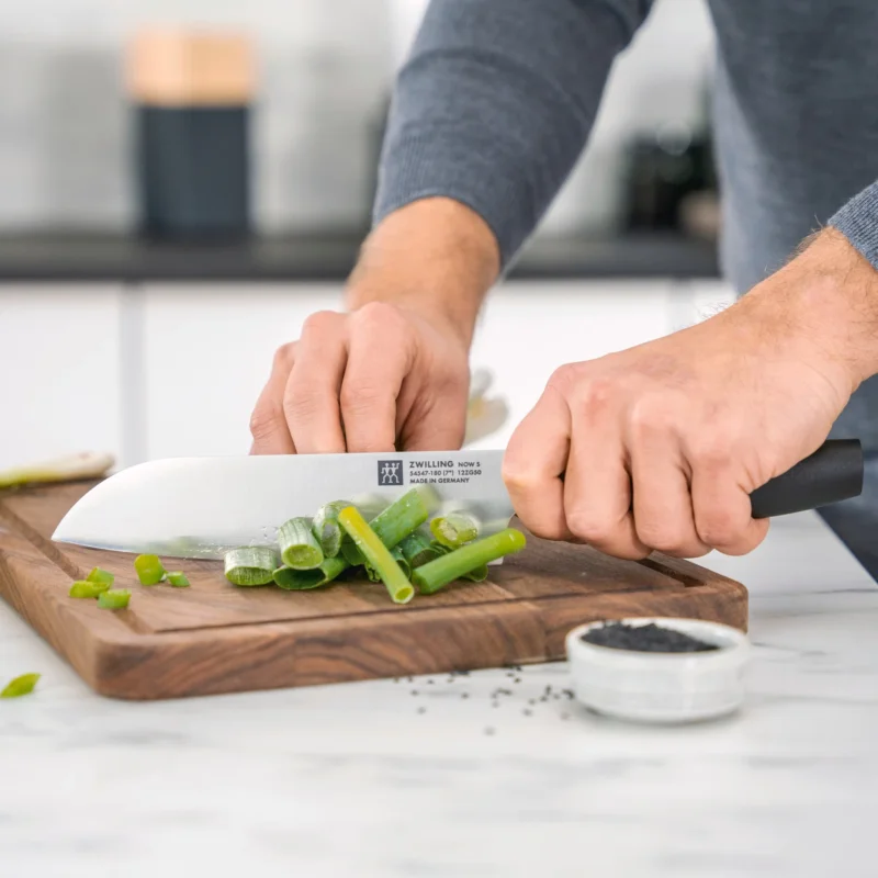 Tani ZWILLING Now S 18 cm - nóż japoński Santoku ze stali nierdzewnej