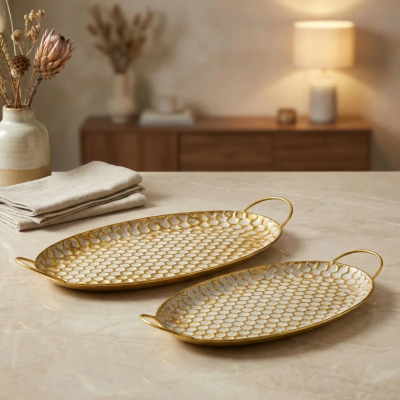 Hit cenowy Tace dekoracyjne owalne z uchwytami MONDEX HEXAGONE GLOW 51x30x3 cm i 45x24x3 cm złoto-białe 2 szt.