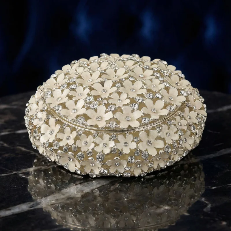 Puzderko w kwiaty z kryształkami 13 x 6 x 13 cm biało-srebrne Zamów dziś