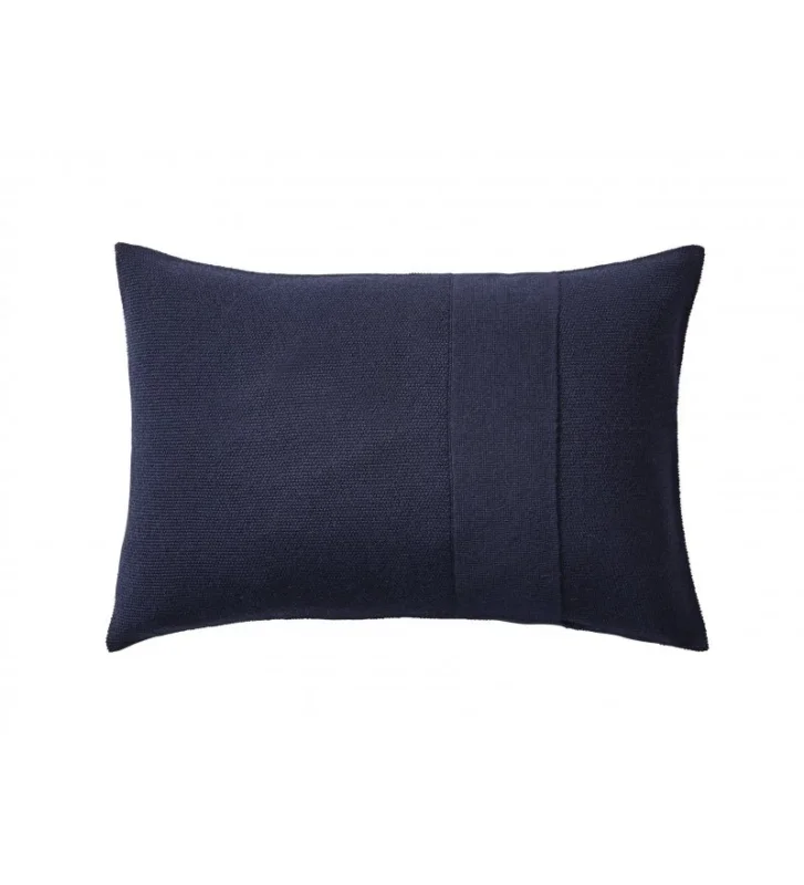 Sprawdź teraz Poduszka LAYER Muuto - 40x60 cm, Midnight Blue